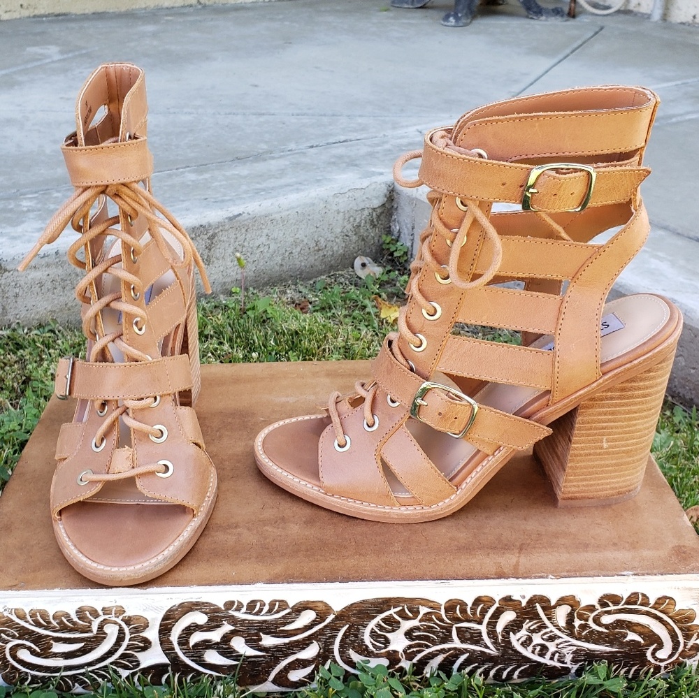 Edgy Cool Steve Madden Caged Sandals - Picture 6 of 8